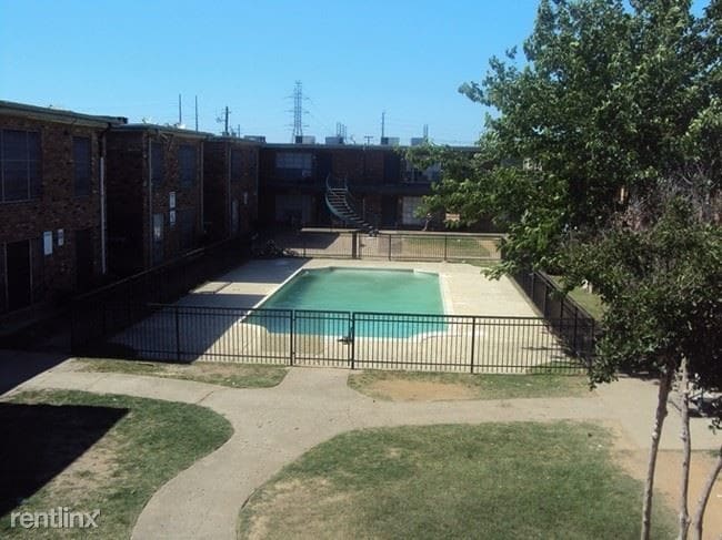 Building Photo - 8600 Sands Point Dr