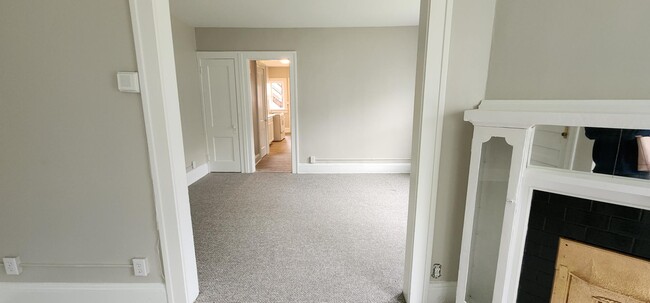 Building Photo - 146 King Dr