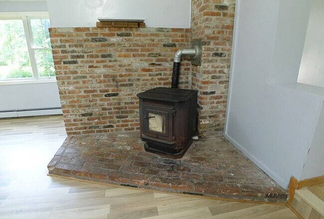 Building Photo - 694 Warren Stein Rd