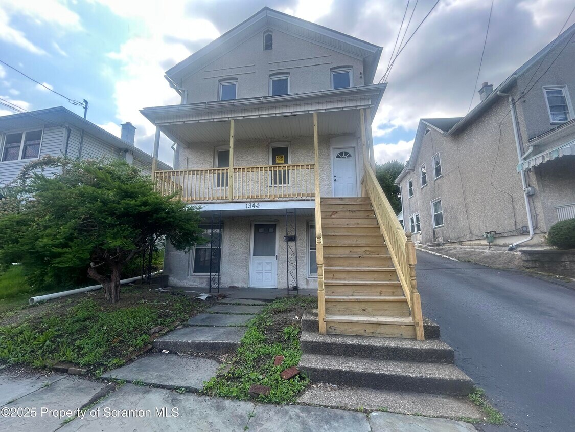 Foto principal - 1344 Washington St