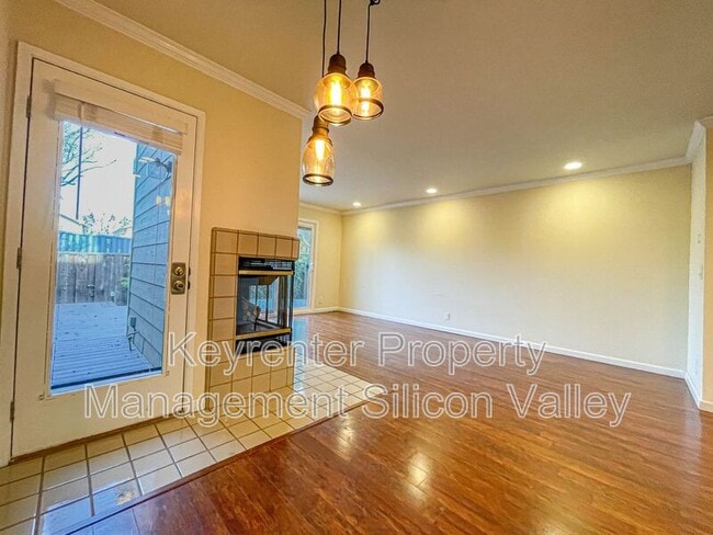 Photo - 700 Chiquita Ave House