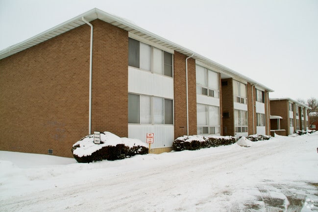 Building Photo - 16840 E 11 Mile Rd