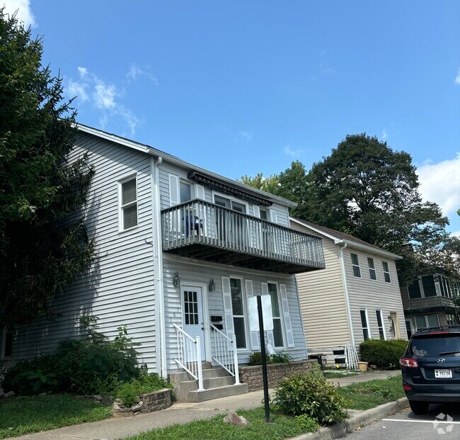 Building Photo - 107 N Front St