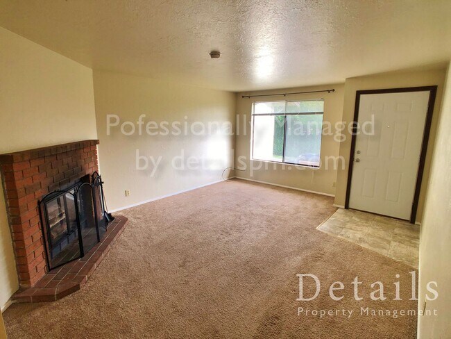 Foto del edificio - 9467/9469 Silverdale Loop Rd NW