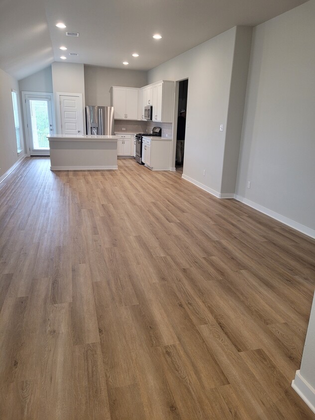 Foto principal - 121 Tall Grass Dr
