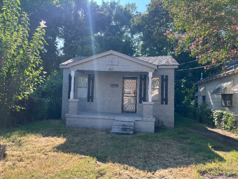 Primary Photo - 925 Lewis St