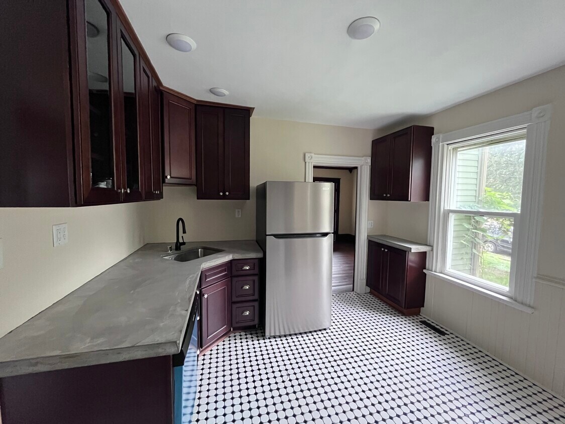 616 Linden St W Unit 1 Main Level, Stillwater, MN 55082 Apartments