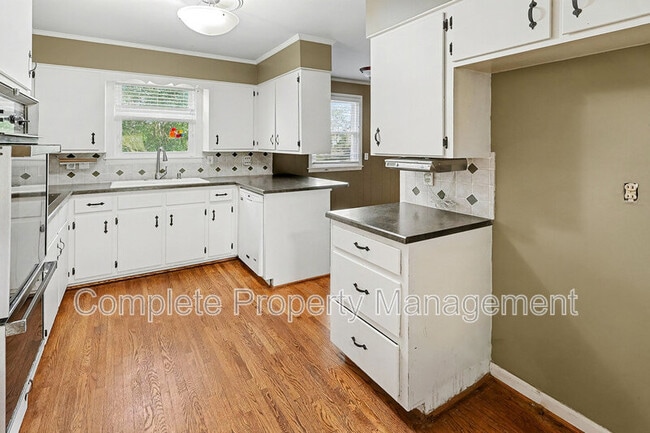 Foto del edificio - 3801 Cromwell Dr