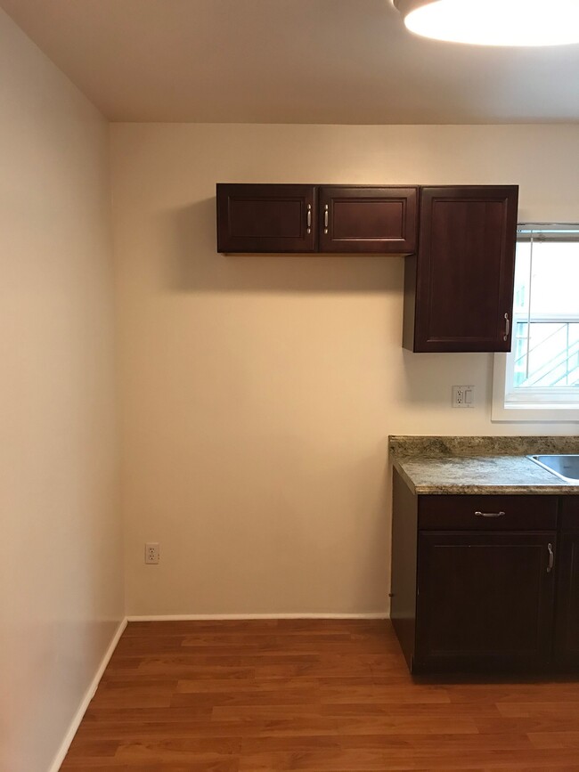 Building Photo - 5428 Carlton Way