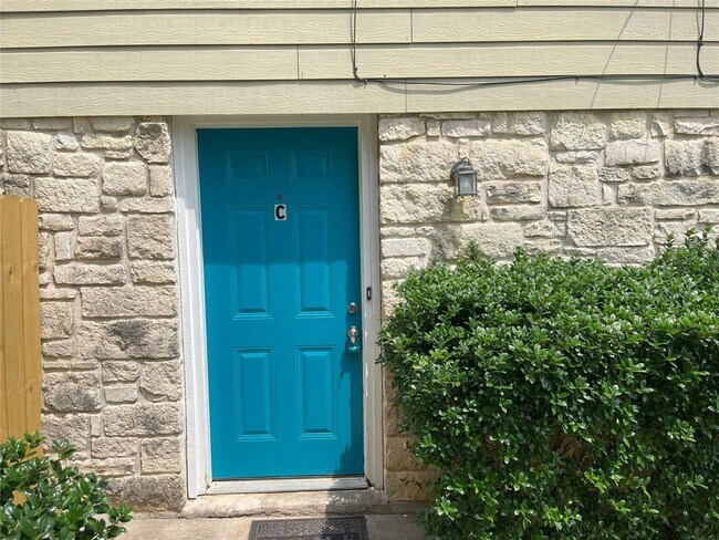 Foto del edificio - 2209 Creekside Ln