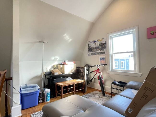 Foto del edificio - HOT ALLSTON LISTING!!!!