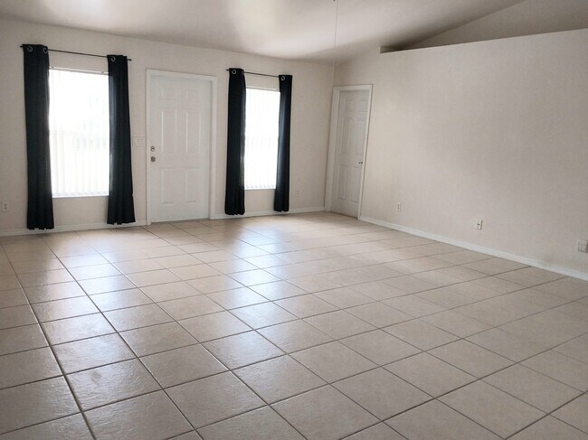 Building Photo - 1695 Gauguin Rd