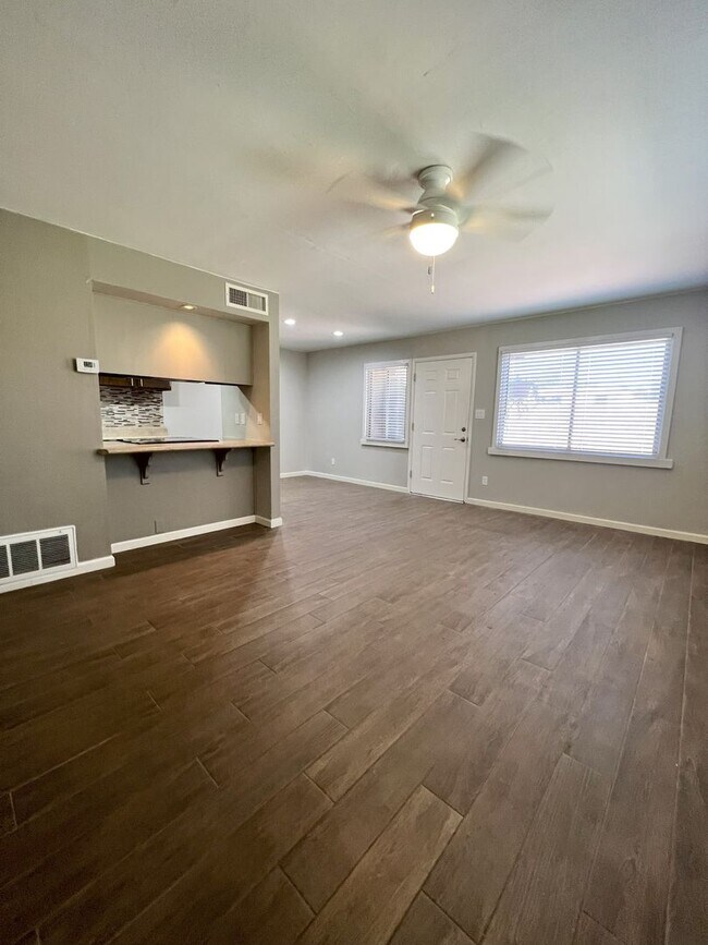 Photo - UPDATED 2 story townhome FOR RENT  **SAVE ...