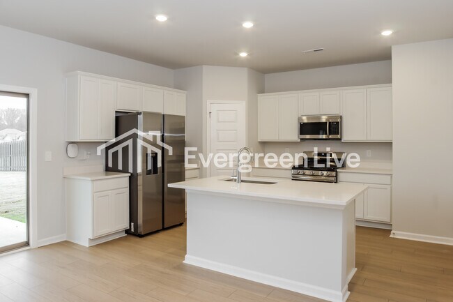 Building Photo - 103 Cool Cir