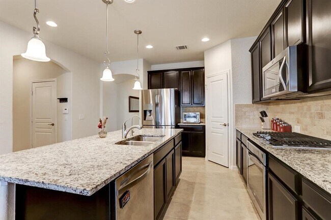 Foto del edificio - 5334 Silver Ledge Dr