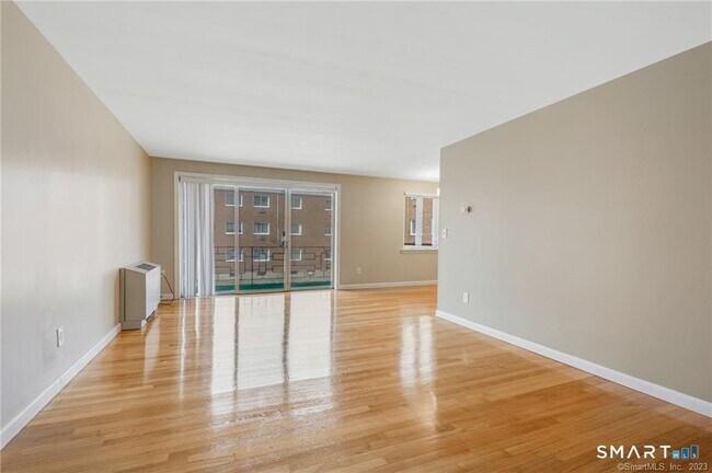 Building Photo - 115 S Main St