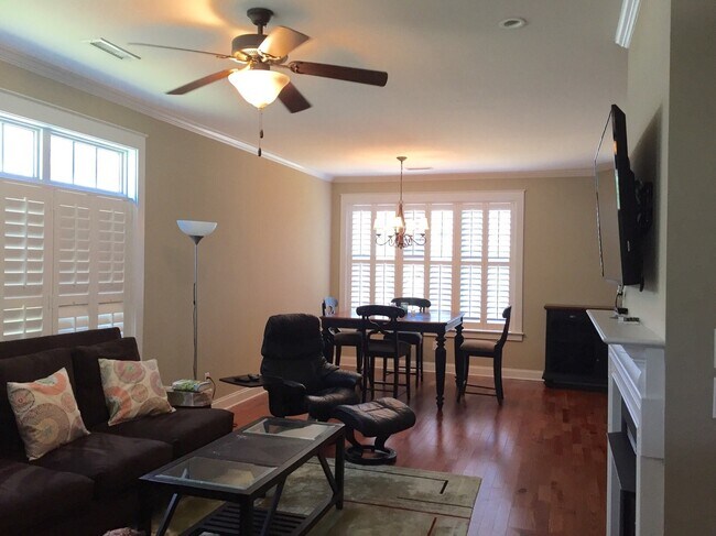 Foto del edificio - 3 Bedroom 2.5 Bath Townhouse in Eaglewood Retreat - James Island