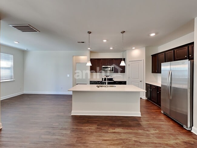 Building Photo - 566 Rivermist Dr