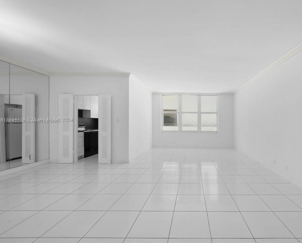 Primary Photo - 4747 Collins Ave