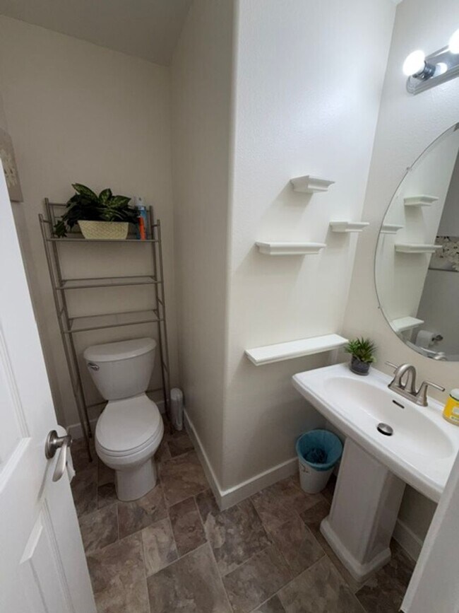 Foto del edificio - 3 bed 2.5 Bath 2 car garage/ Central AC/ Ewa Beach!
