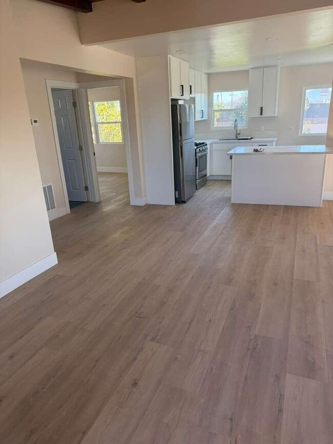 Foto del edificio - 3143 F Ave.