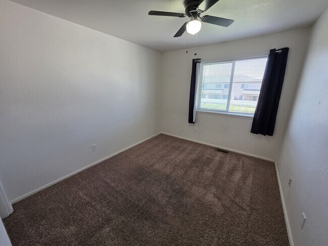 Foto del edificio - 2492 Brookwillow Loop