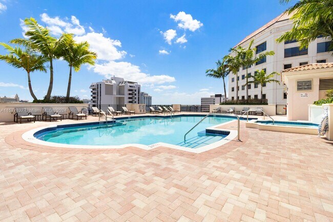 Foto del edificio - 888 Douglas Rd
