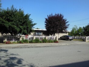 Building Photo - 310 Market Pl
