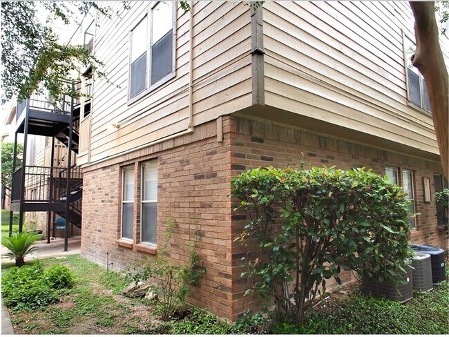 Foto del edificio - 5608 Cougar Dr