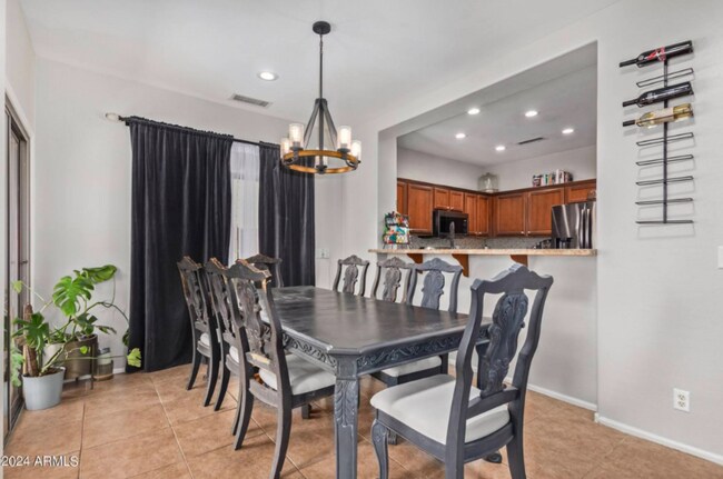 Foto del edificio - 697 W Oak Tree Ln