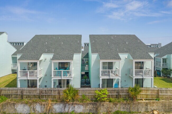 Foto del edificio - 17670 Front Beach Rd