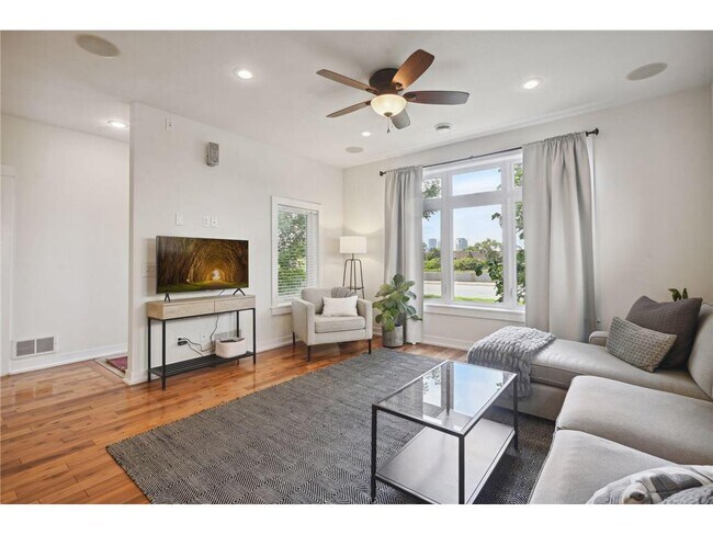 Foto del edificio - 1086 11th Ave SE