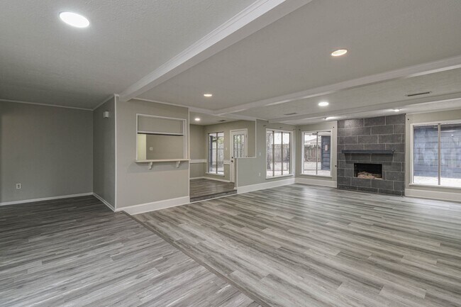 Building Photo - 16911 Summit Oaks Ln