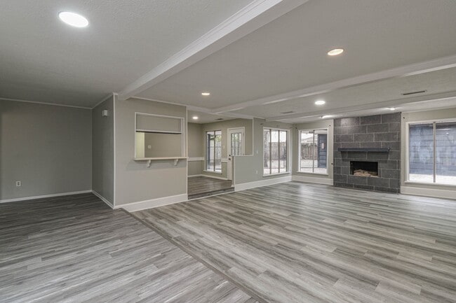 Foto del edificio - 16911 Summit Oaks Ln