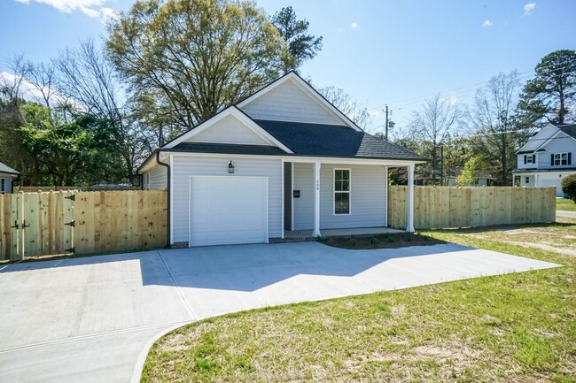Foto del edificio - Brand New Three Bedroom Home!