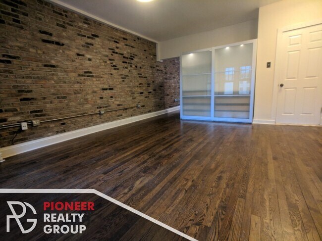 Foto del edificio - 744 W Addison St
