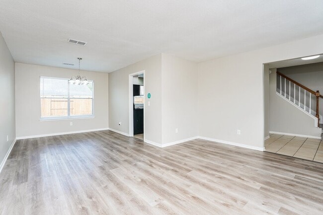 Building Photo - 18162 Holly Green Dr