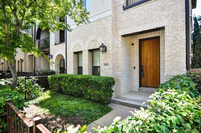 Building Photo - 3839 Cole Ave