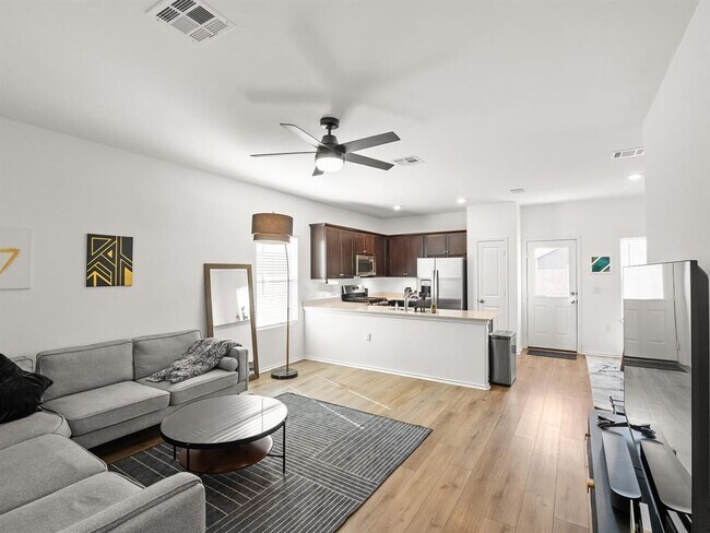 Foto del edificio - 2729 Louris Ln