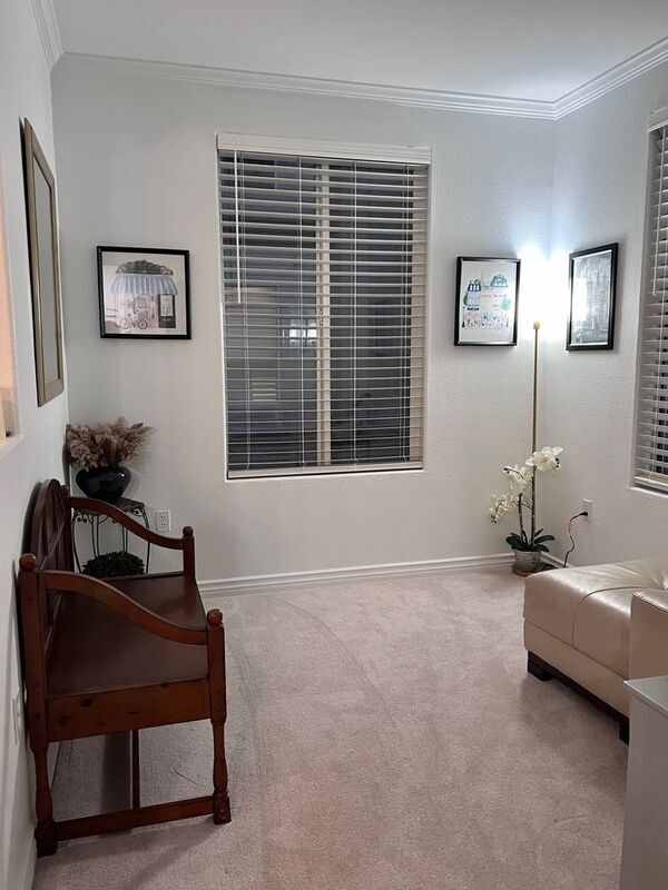 Foto del edificio - 9263 Regents Rd