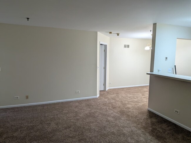 Building Photo - 5S455 Scots Dr