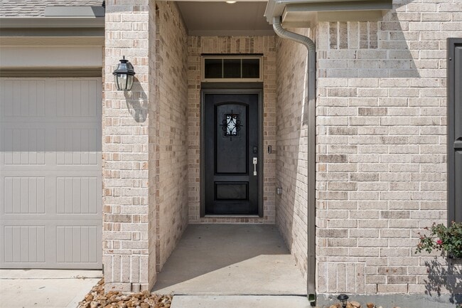 Foto del edificio - 323 Jewett Meadow Dr