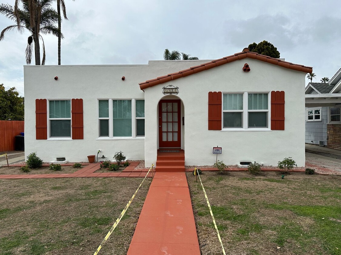 Foto principal - Fully Remodeled, 2 Bedroom Plus Den & 1 Ba...