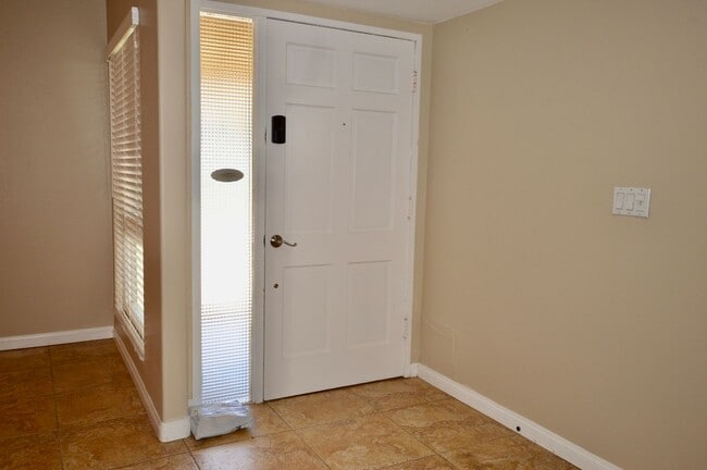 Building Photo - 3 Bedroom East Orange Home