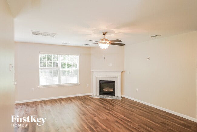 Foto del edificio - 213 Lind Point Ln