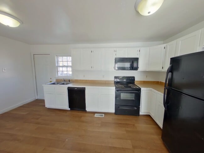 Foto del edificio - 703 S Hydraulic Ave