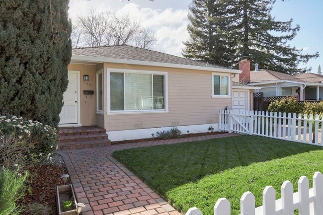 Building Photo - 3 Bed / 2 Bath Redwood City home with calming backyard oasis and a white picket fence. YouTube to...