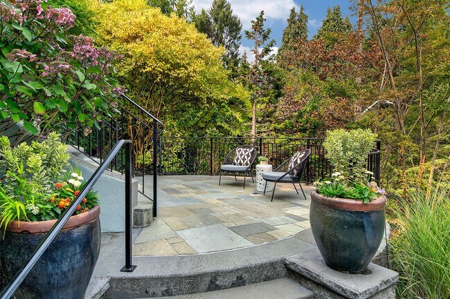 Building Photo - Capitol Hill View Home