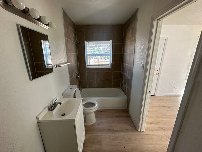 Foto del edificio - NEW IN MANAGEMENT - AVAILABLE Now! *MORE PHOTOS COMING SOON*