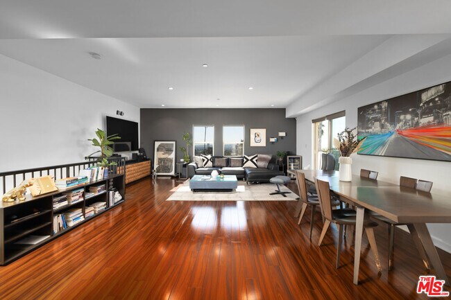 Building Photo - 1420 Laurel Ave